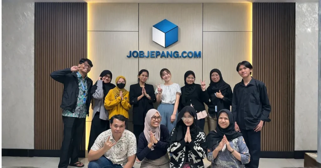 obJepang.comのインターンプログラム - インドネシアの送出し機関でスタッフと一緒に
